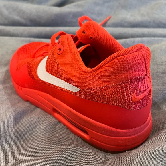 Nike Air Max - Size 11 - LIKE NEW - Picture 3 of 3